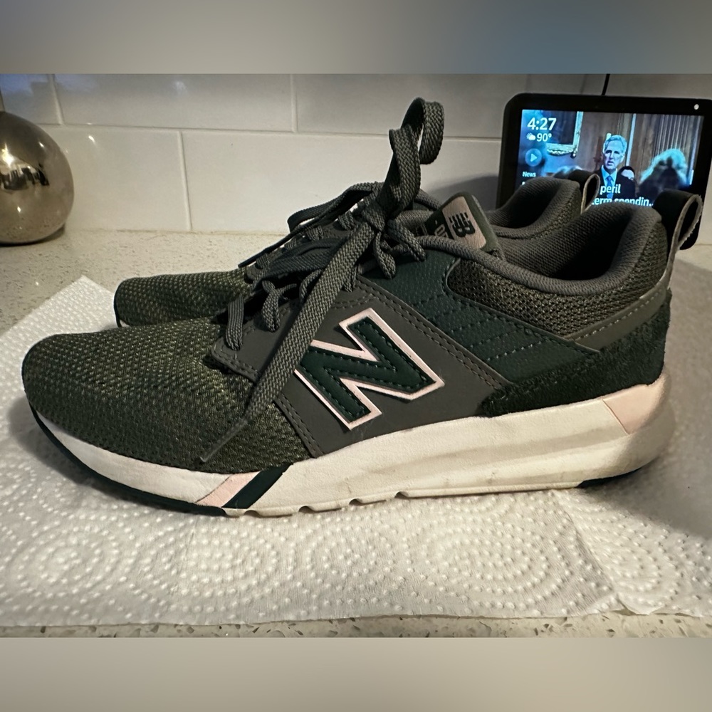 Women’s New Balance Sneakers size 8